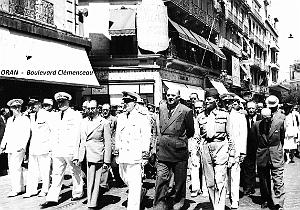Oran - Boulevard Clemenceau - Defile des Autorites